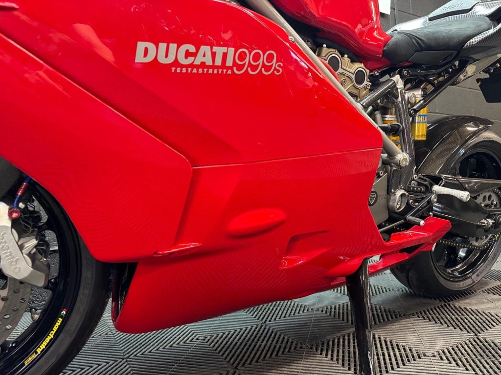 DUCATI 999