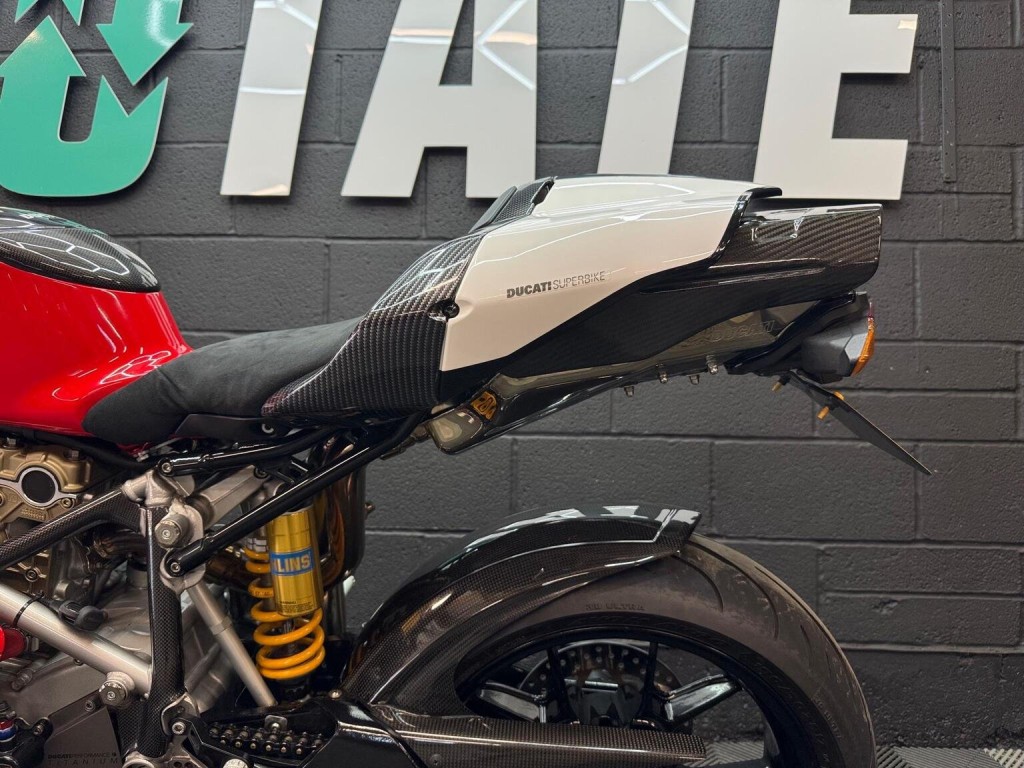 DUCATI 999