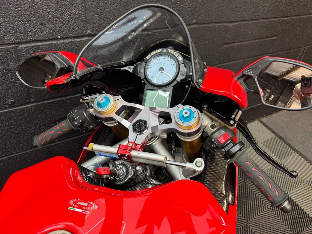 DUCATI 999