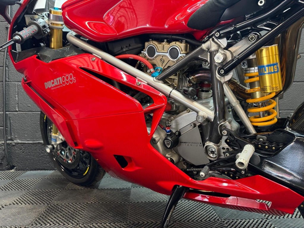 DUCATI 999