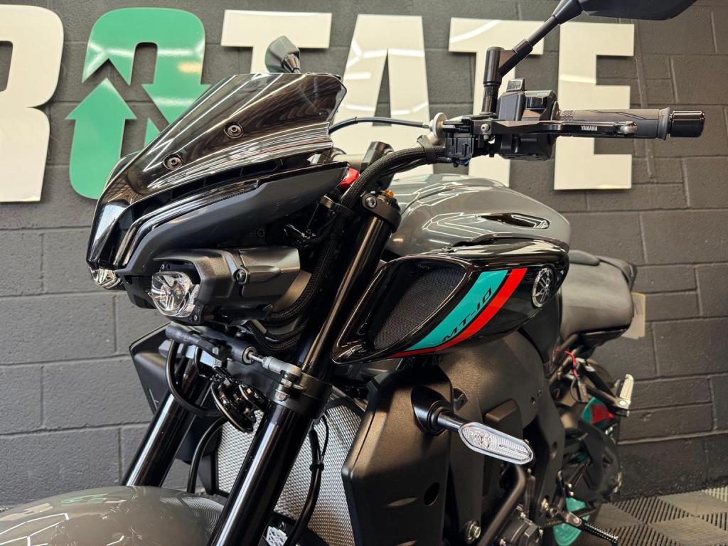 YAMAHA MT-10