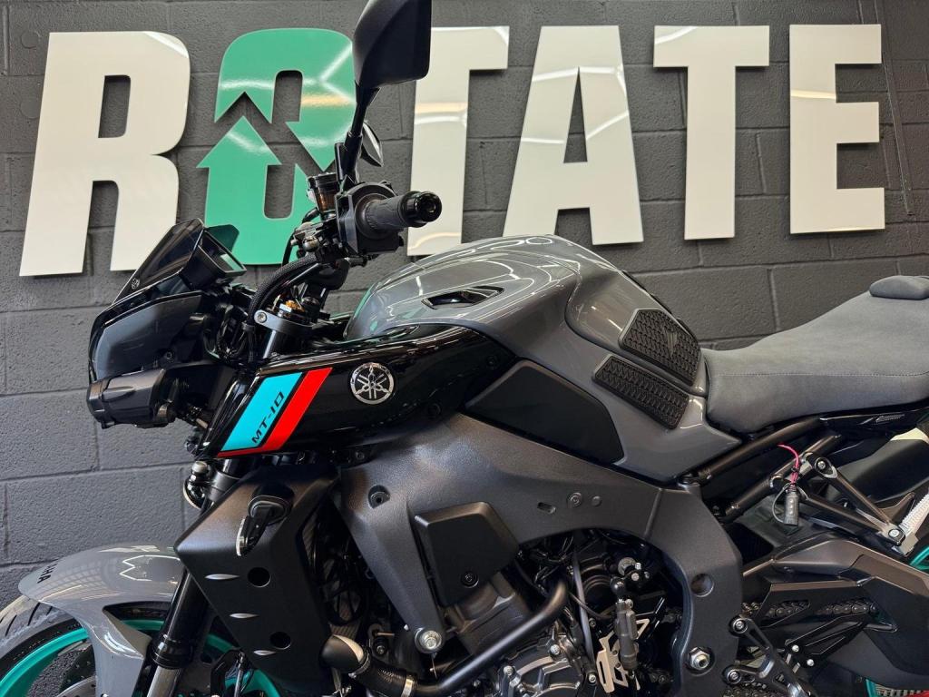 YAMAHA MT-10
