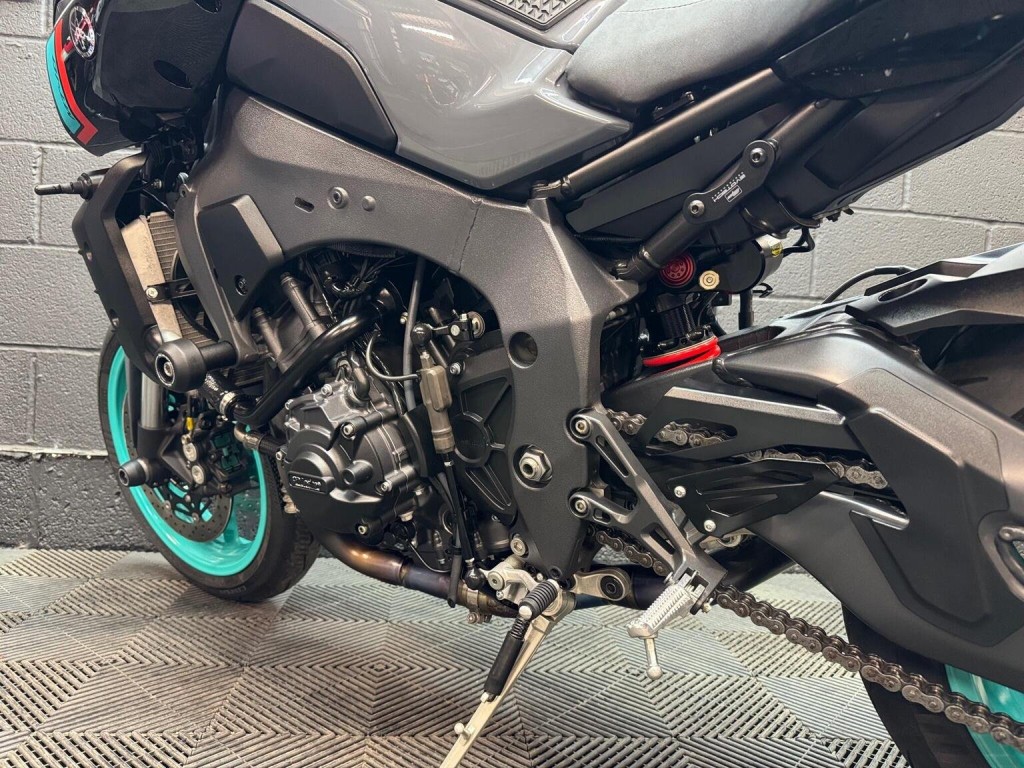 YAMAHA MT-10