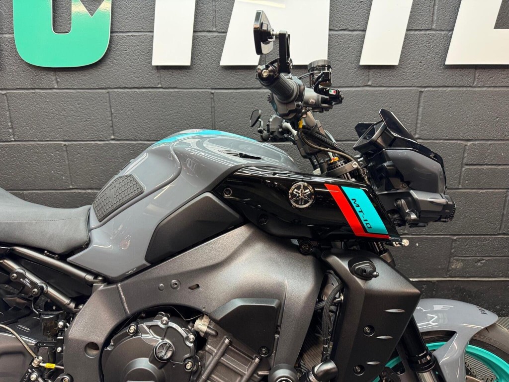 YAMAHA MT-10
