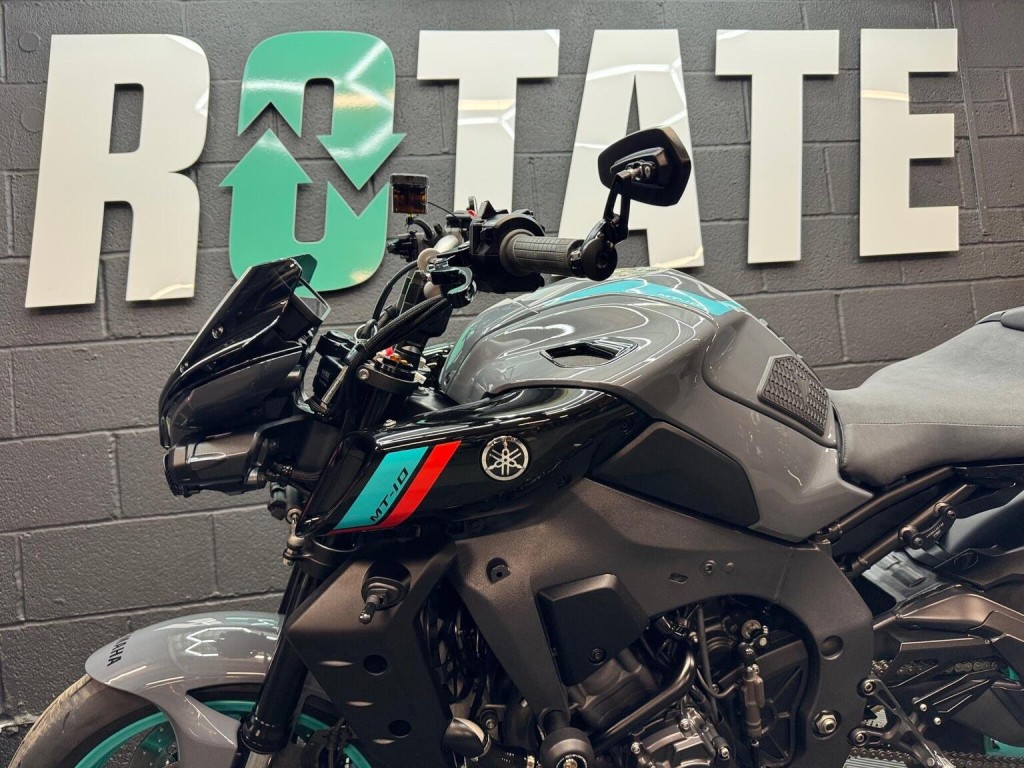 YAMAHA MT-10