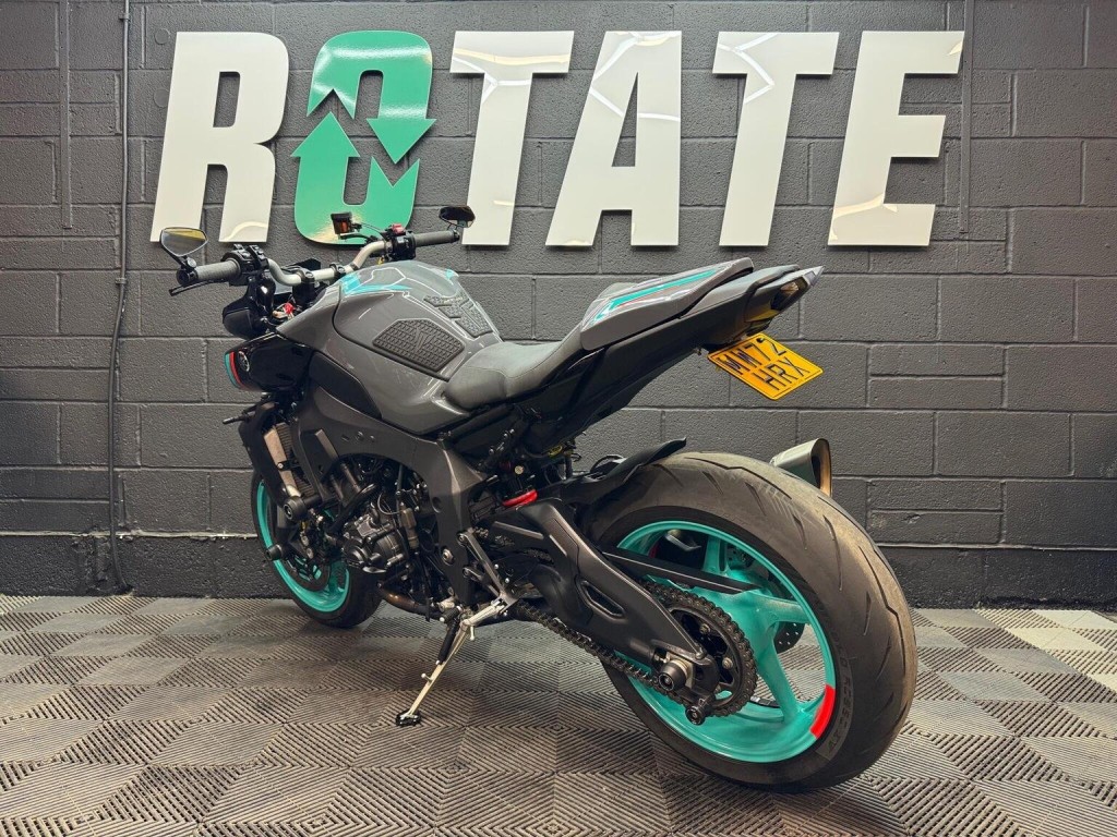 YAMAHA MT-10