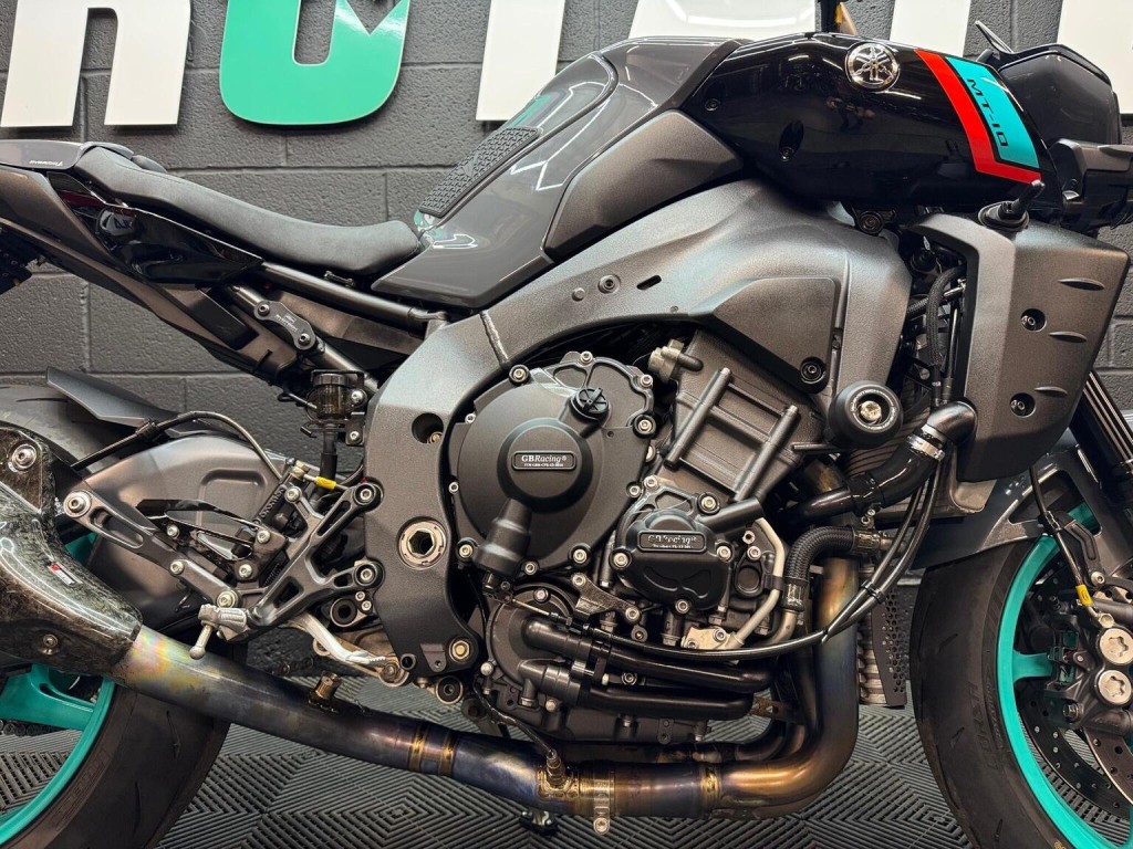 YAMAHA MT-10