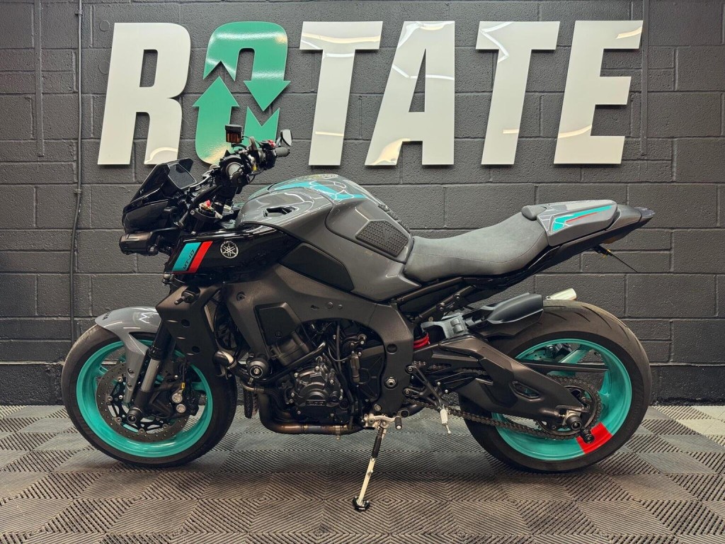 YAMAHA MT-10