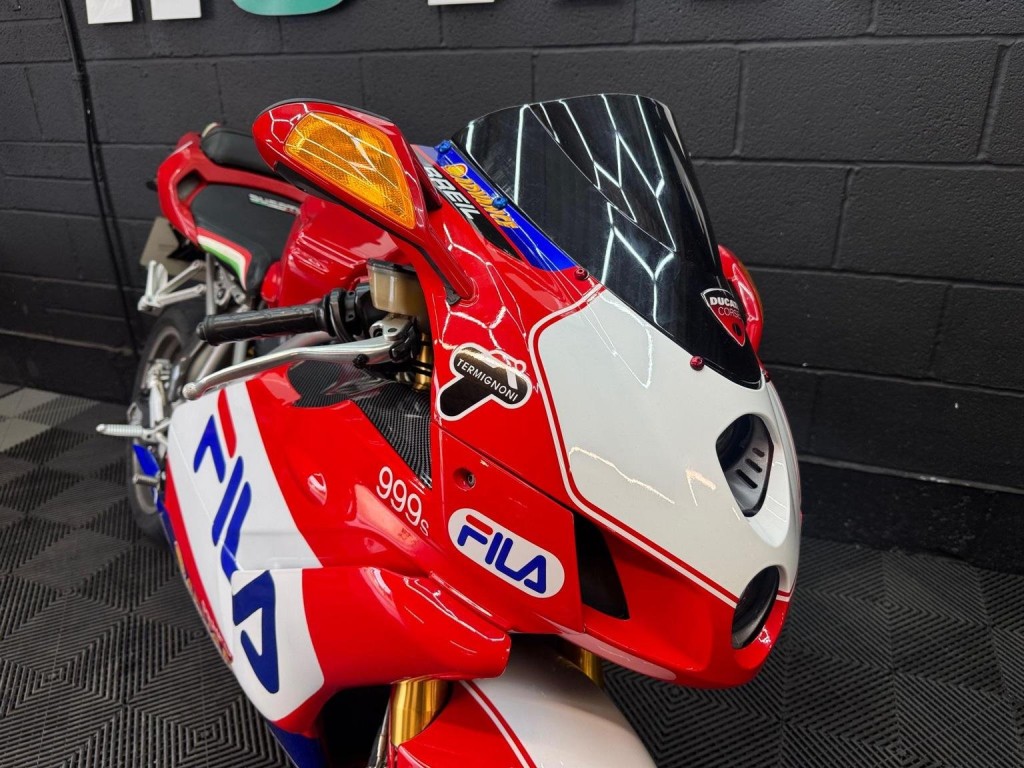 DUCATI 999