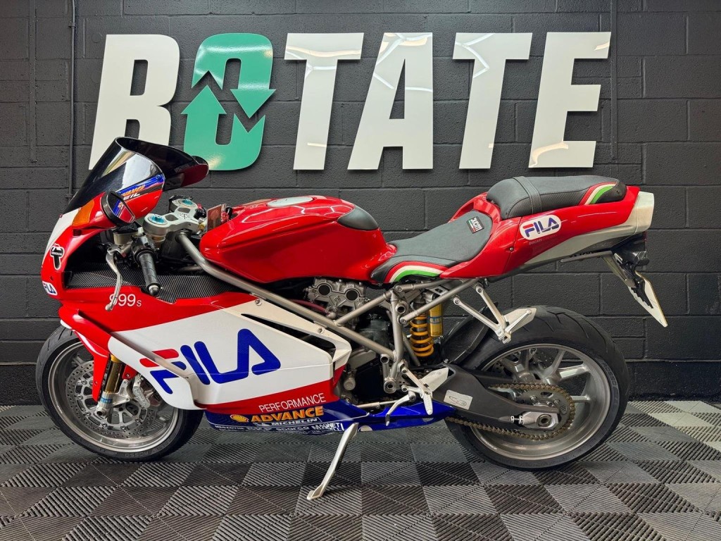 DUCATI 999