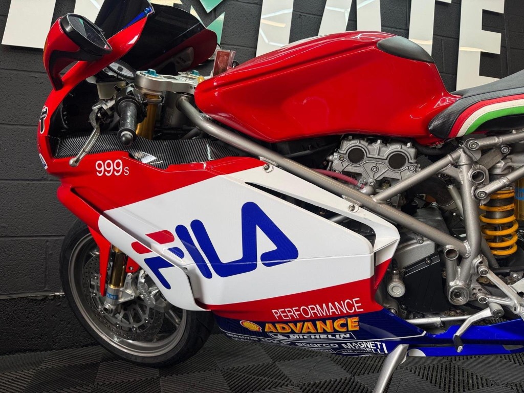 DUCATI 999