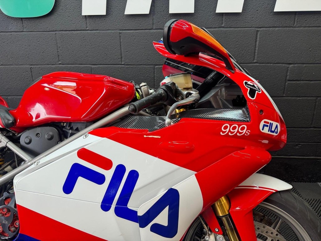 DUCATI 999