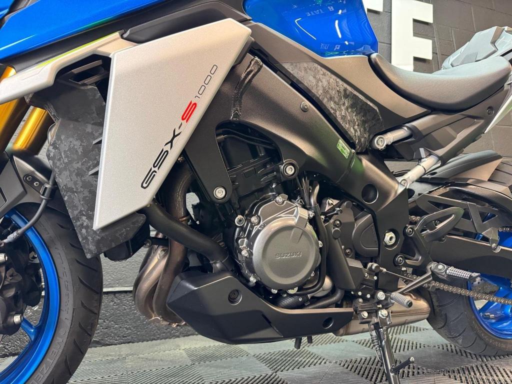 SUZUKI GSX-S1000