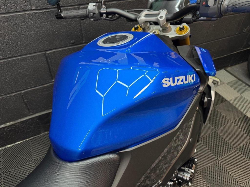 SUZUKI GSX-S1000