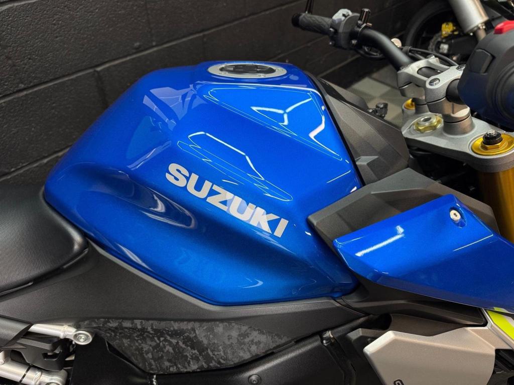 SUZUKI GSX-S1000