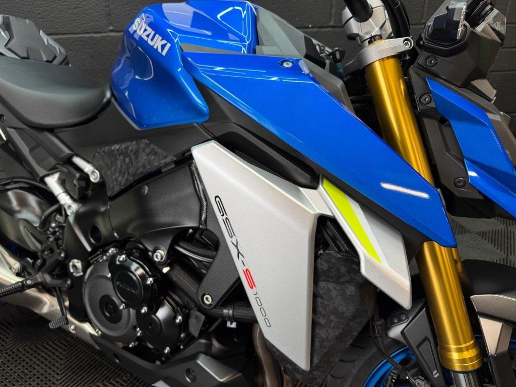 SUZUKI GSX-S1000
