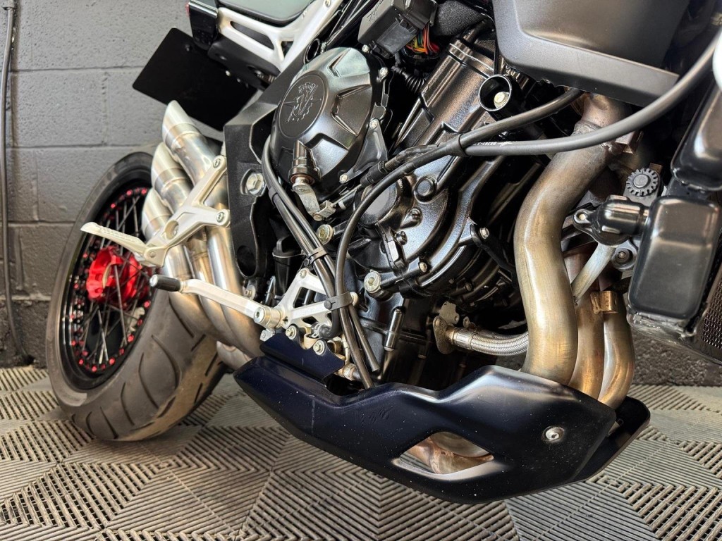 MV AGUSTA BRUTALE 800