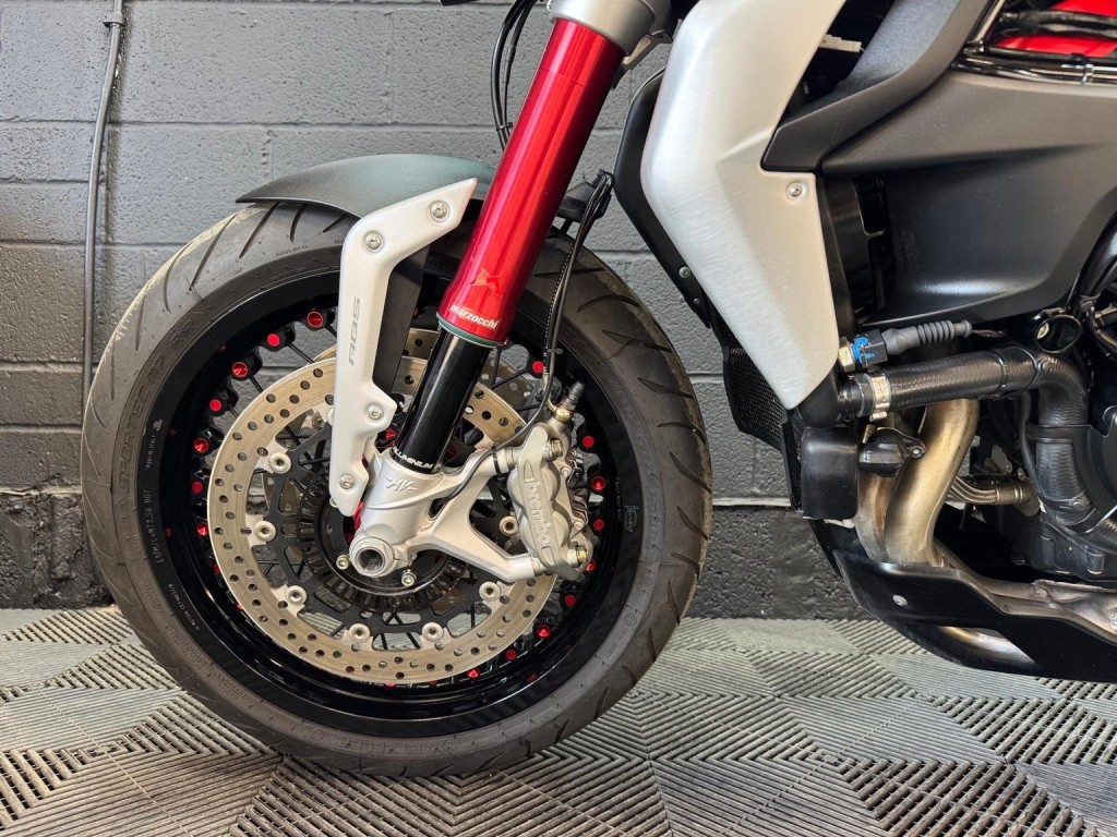 MV AGUSTA BRUTALE 800