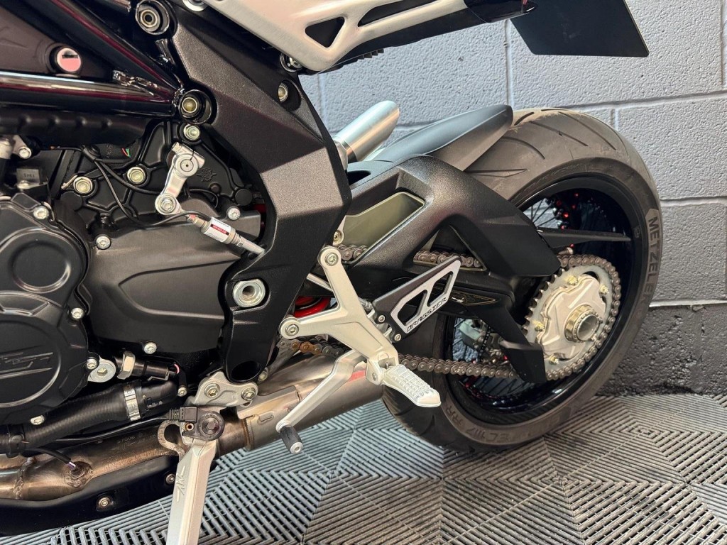 MV AGUSTA BRUTALE 800