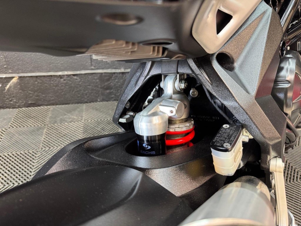 MV AGUSTA BRUTALE 800