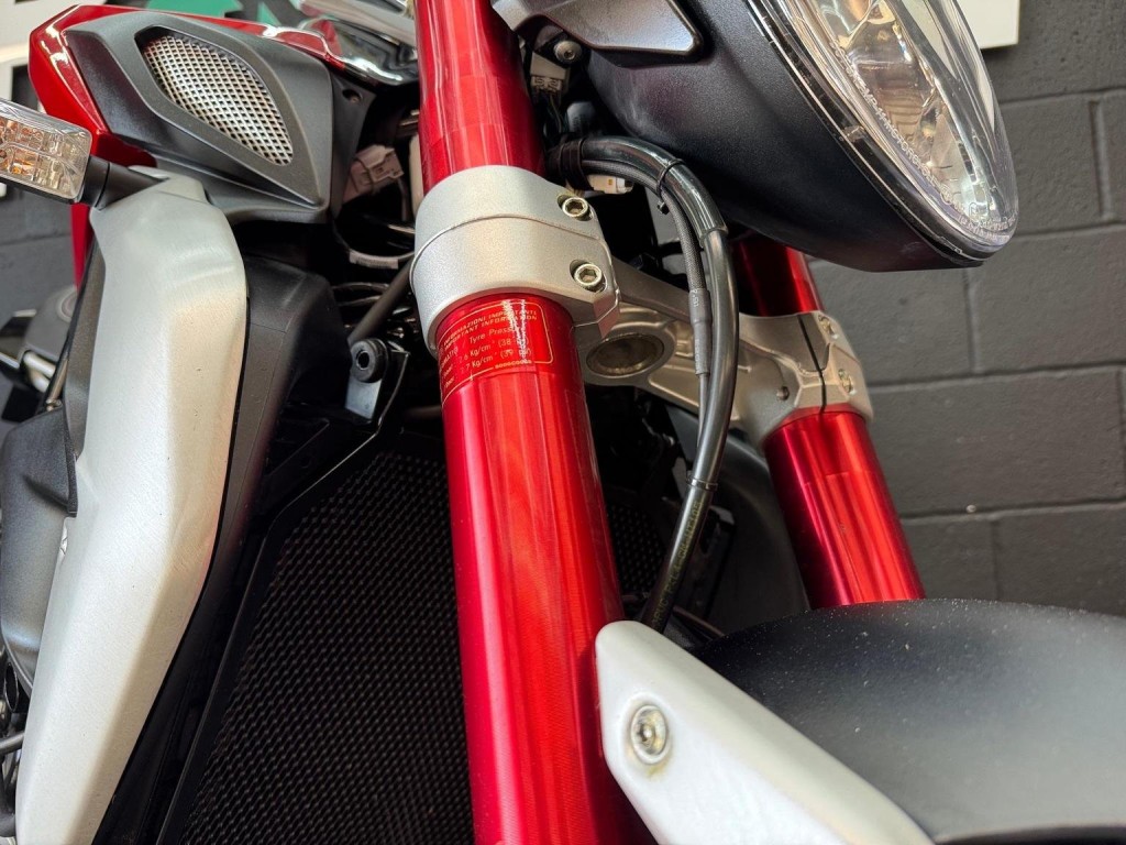 MV AGUSTA BRUTALE 800