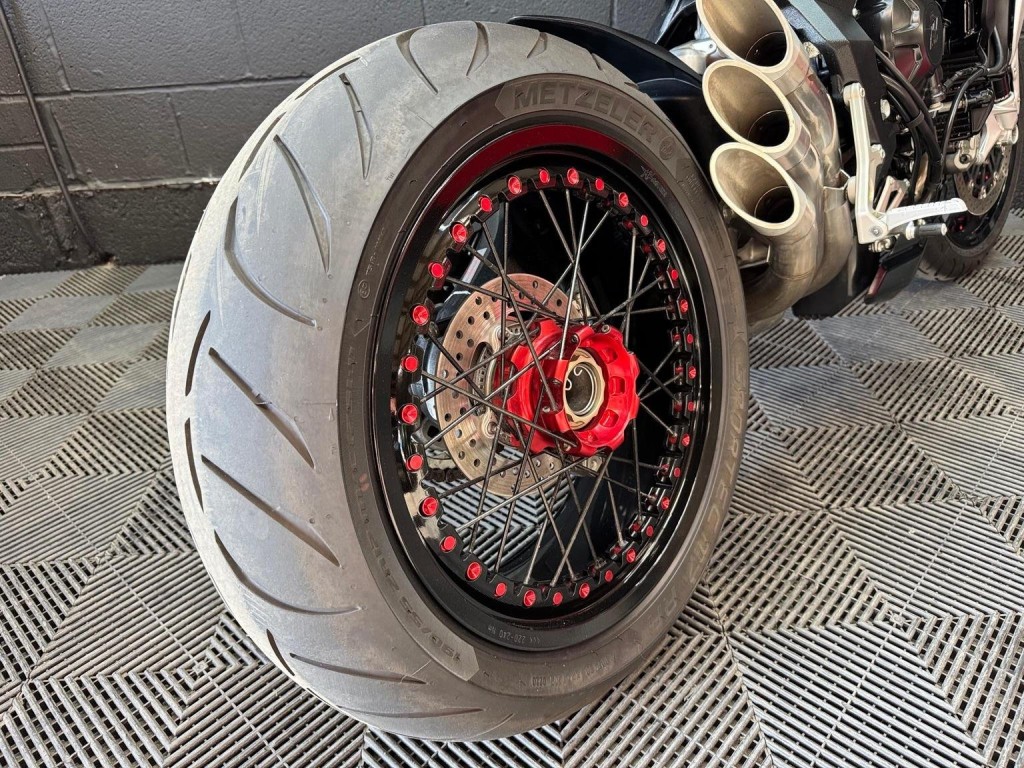 MV AGUSTA BRUTALE 800