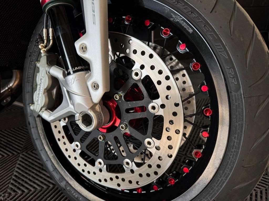 MV AGUSTA BRUTALE 800