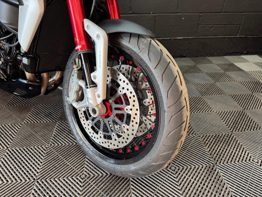 MV AGUSTA BRUTALE 800