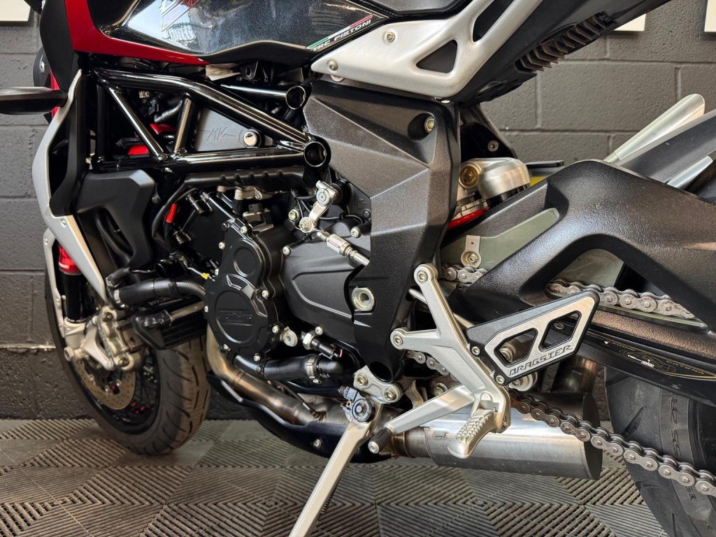 MV AGUSTA BRUTALE 800