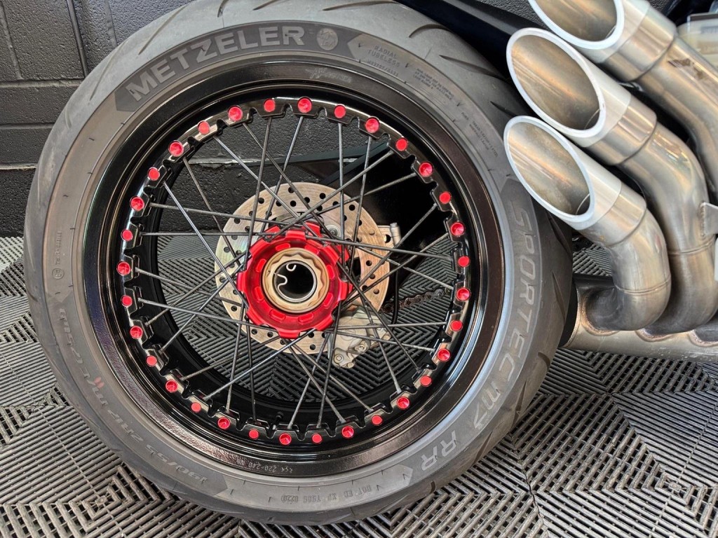 MV AGUSTA BRUTALE 800