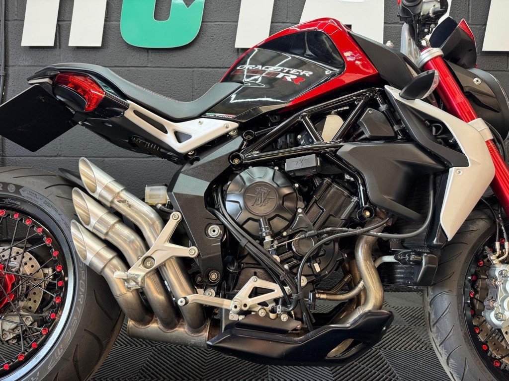MV AGUSTA BRUTALE 800
