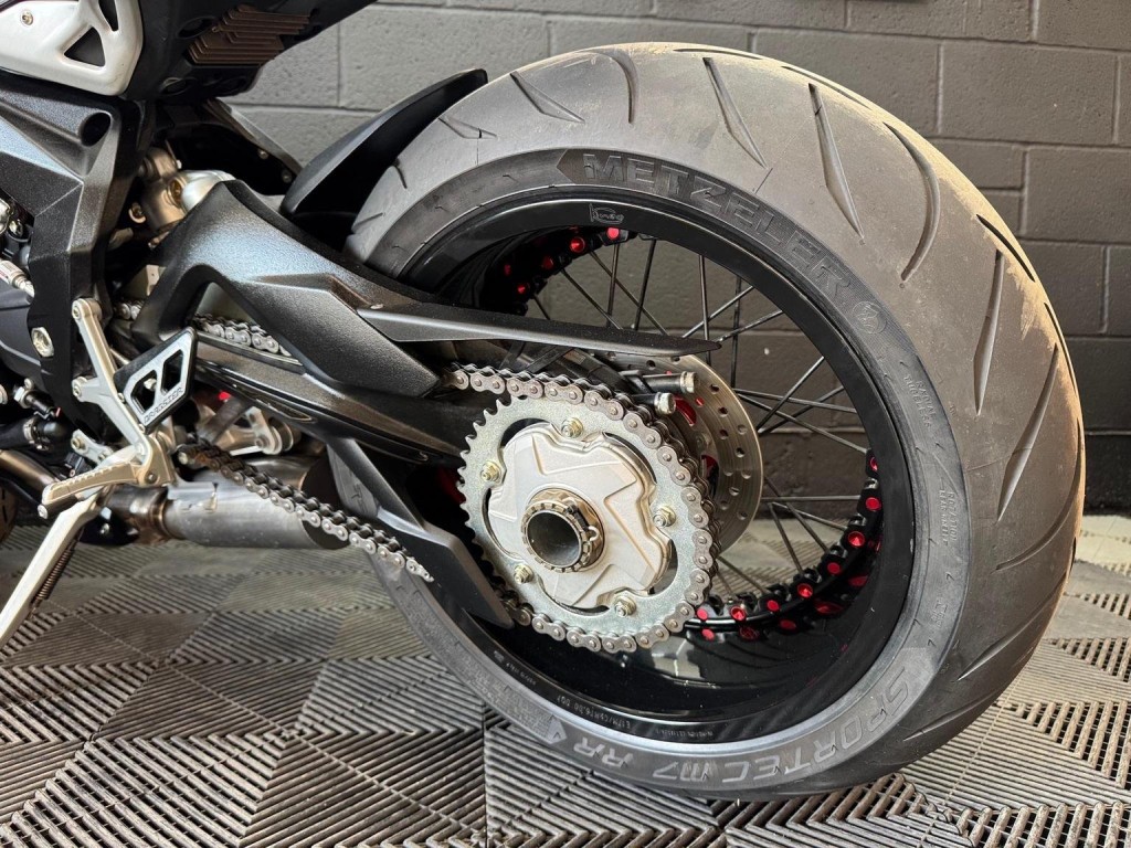 MV AGUSTA BRUTALE 800