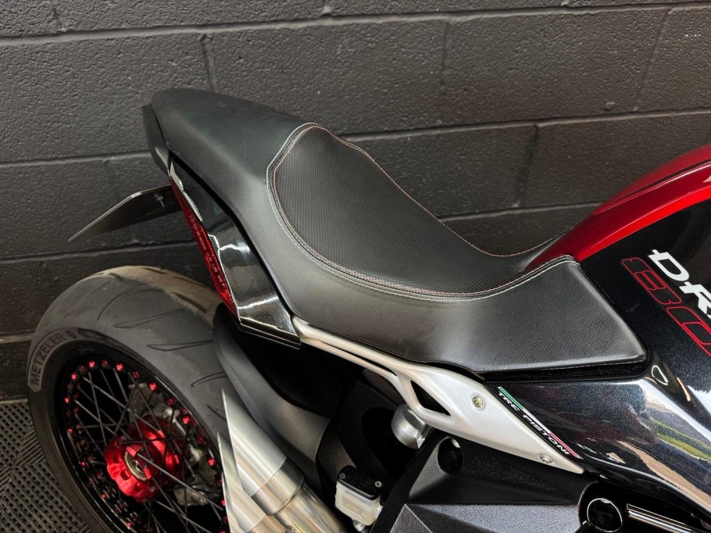 MV AGUSTA BRUTALE 800