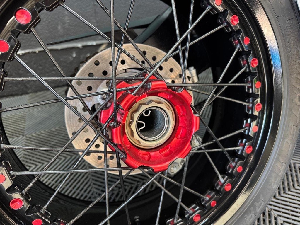 MV AGUSTA BRUTALE 800