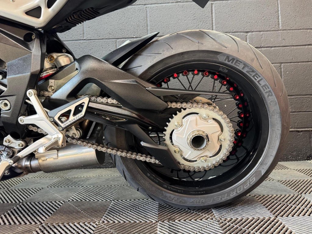 MV AGUSTA BRUTALE 800