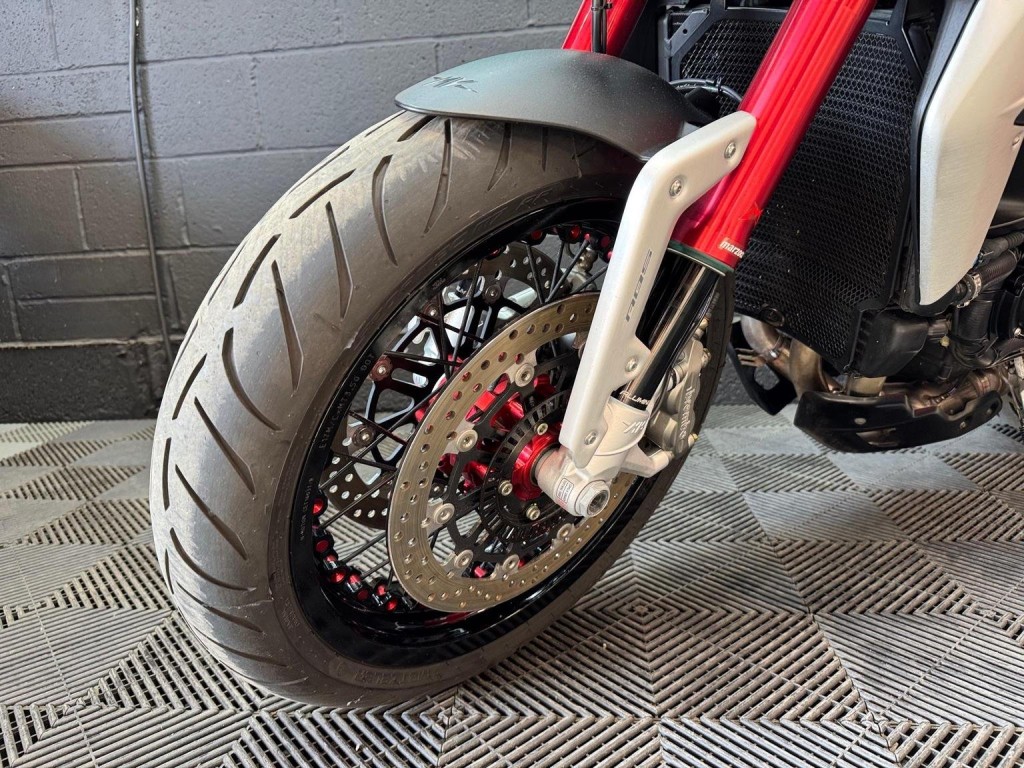 MV AGUSTA BRUTALE 800