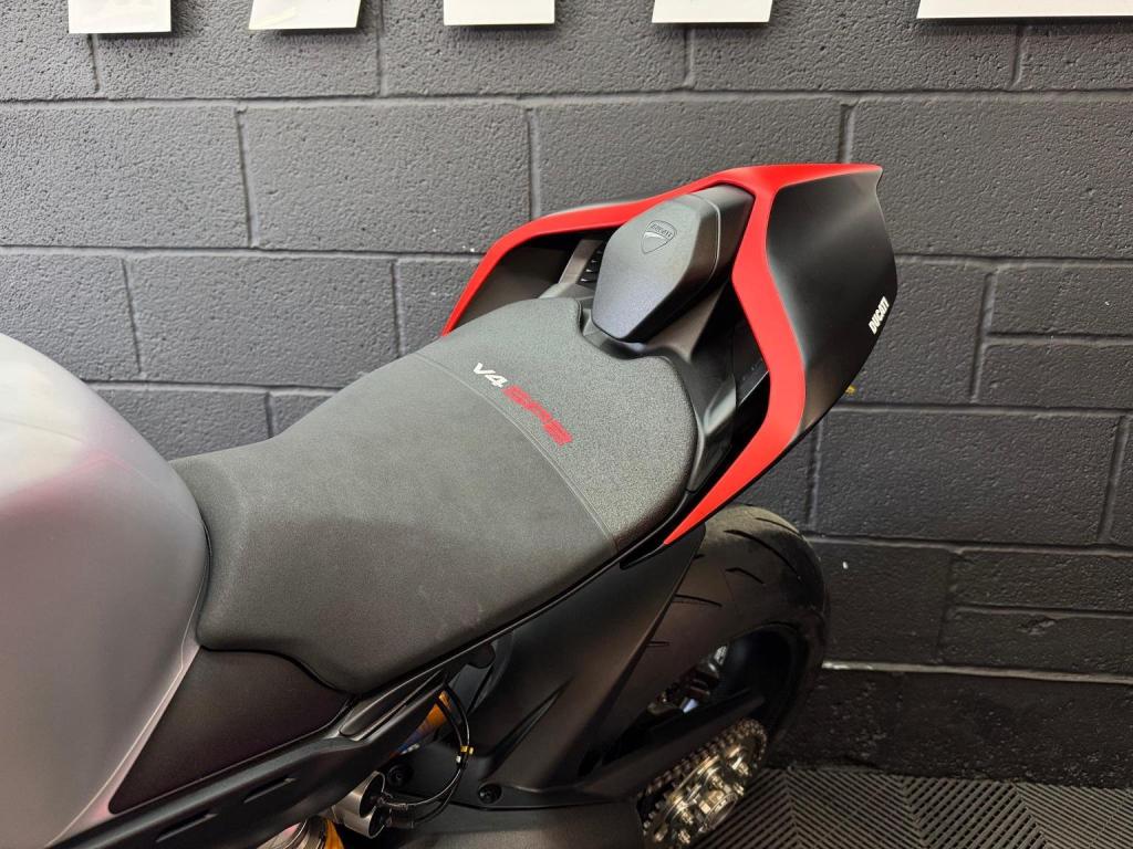 DUCATI Panigale V4