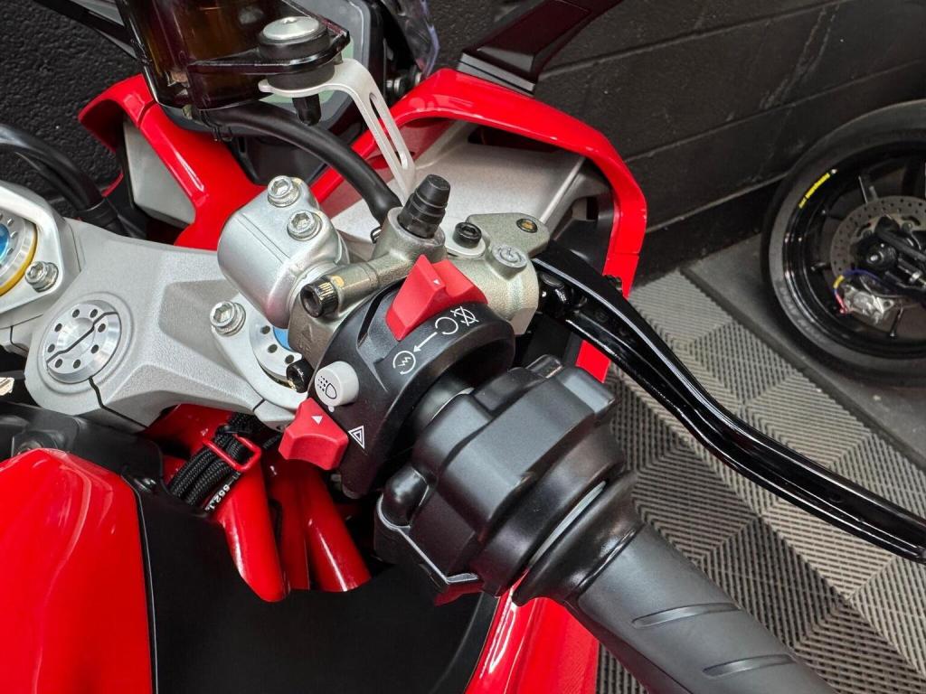 DUCATI Supersport S