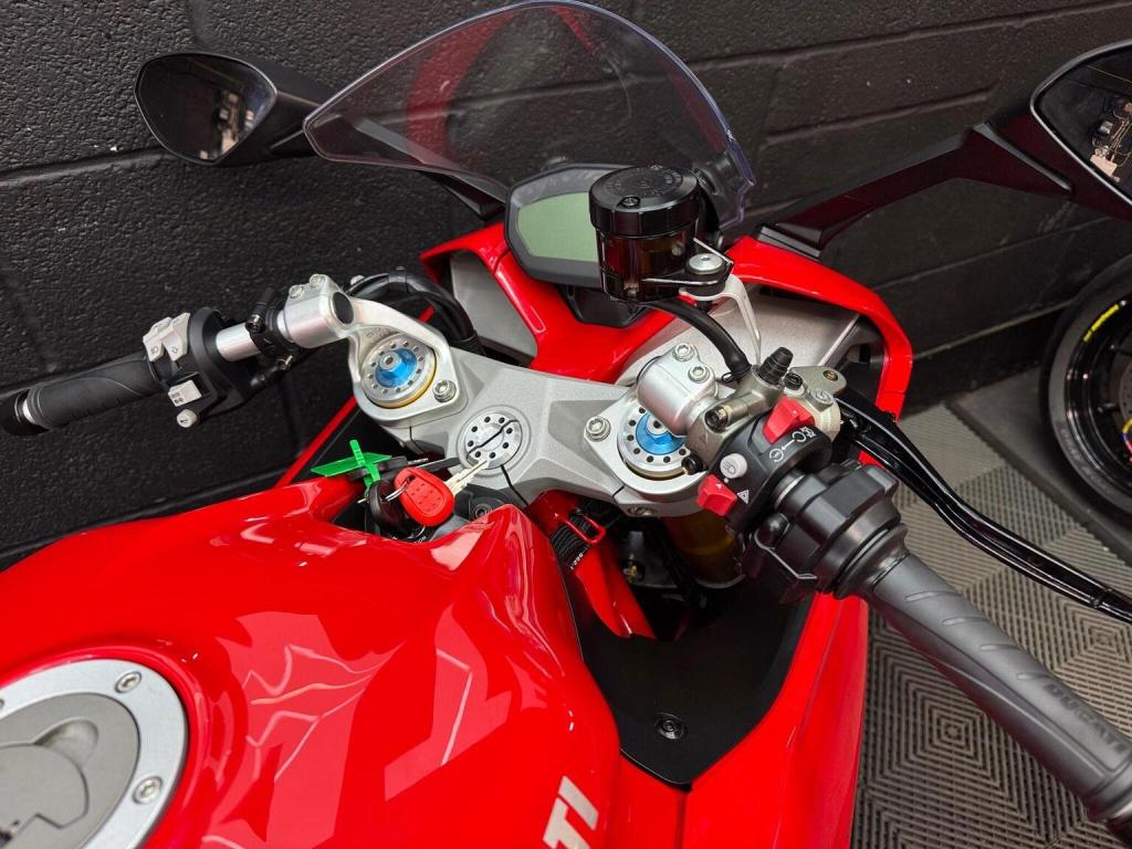 DUCATI Supersport S