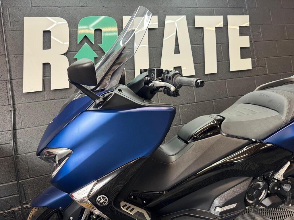 YAMAHA Tmax