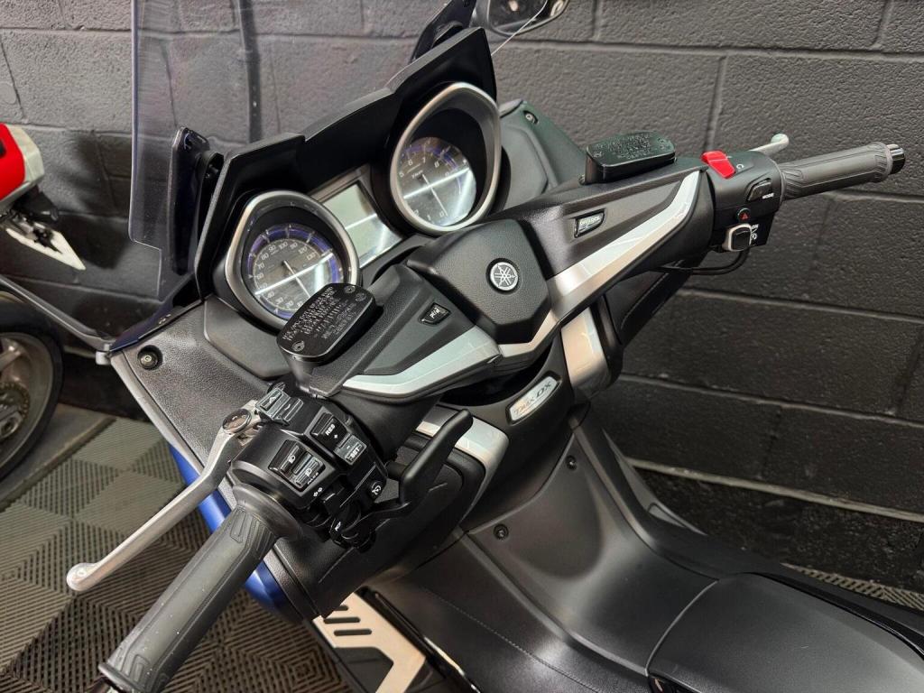 YAMAHA Tmax