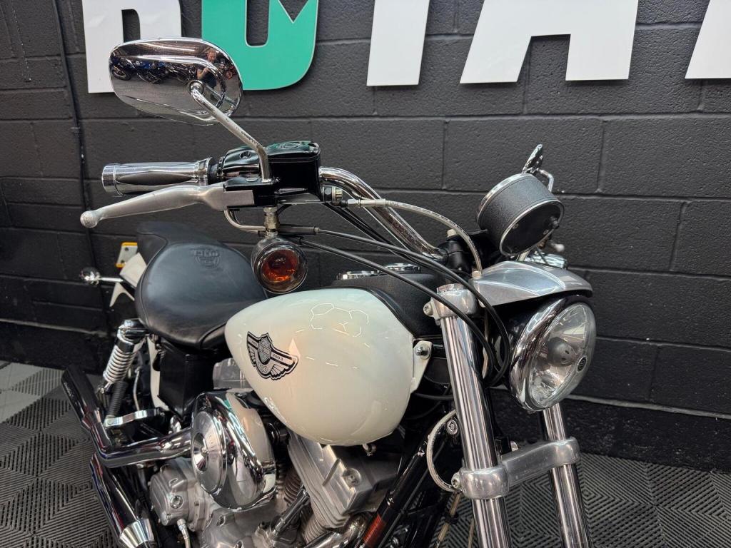 HARLEY-DAVIDSON Dyna