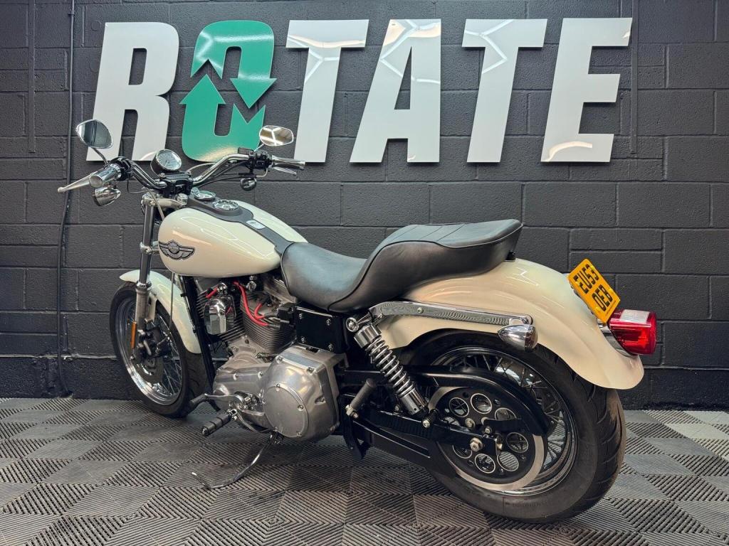 HARLEY-DAVIDSON Dyna