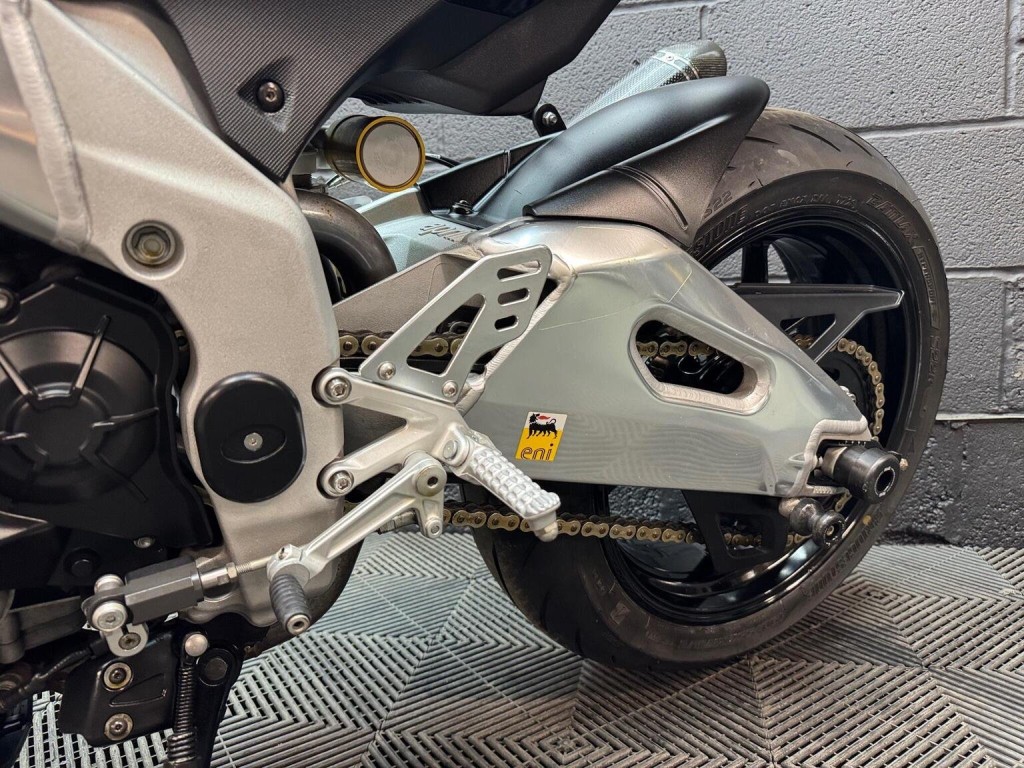 APRILIA Tuono 1000 V4