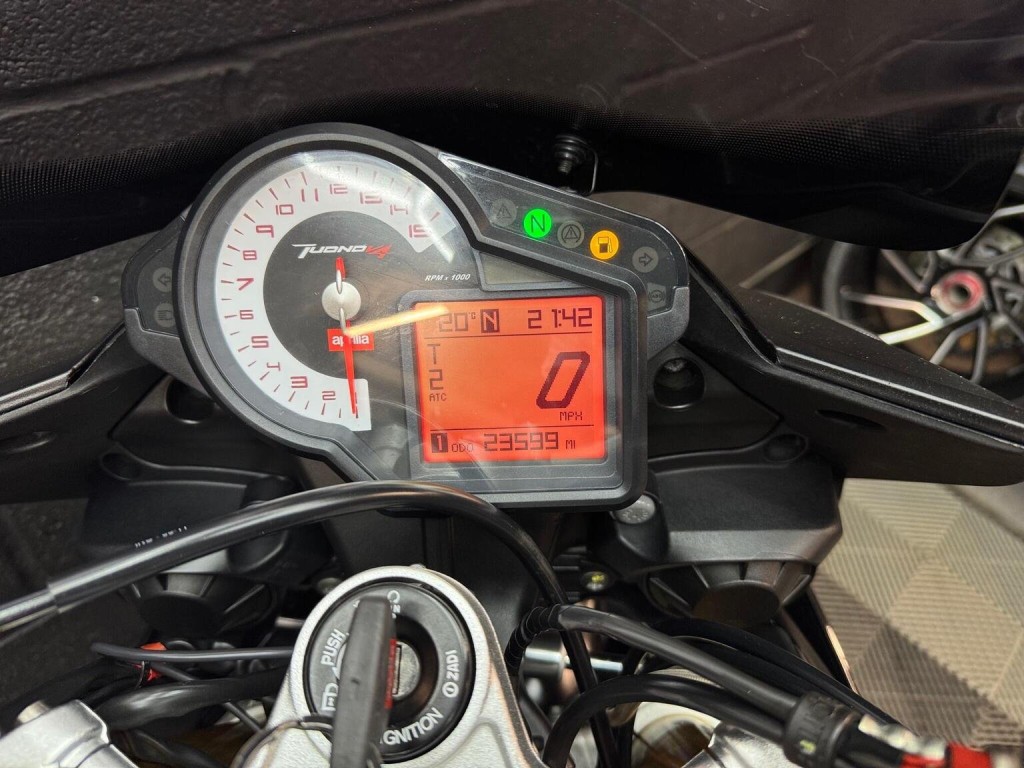 APRILIA Tuono 1000 V4