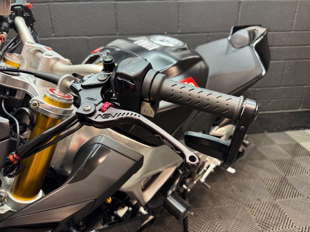 APRILIA Tuono 1000 V4
