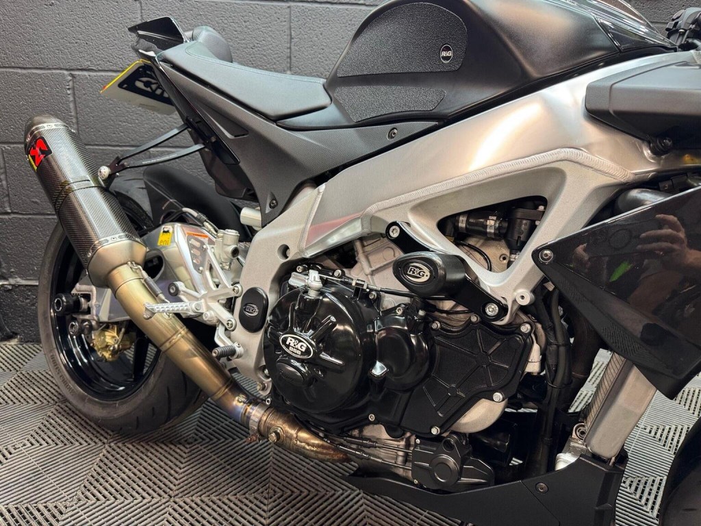 APRILIA Tuono 1000 V4