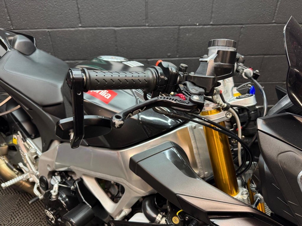 APRILIA Tuono 1000 V4