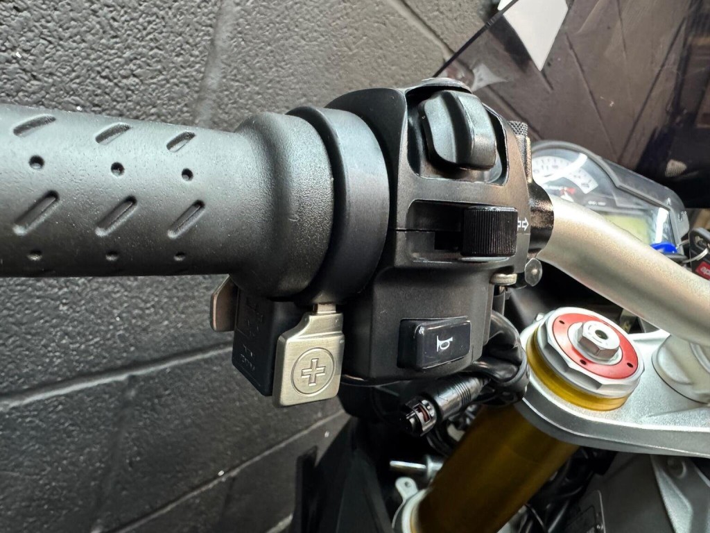 APRILIA Tuono 1000 V4