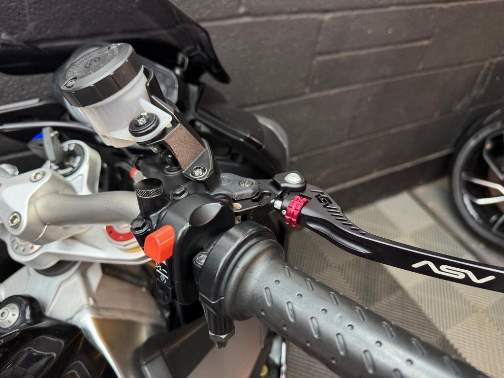 APRILIA Tuono 1000 V4